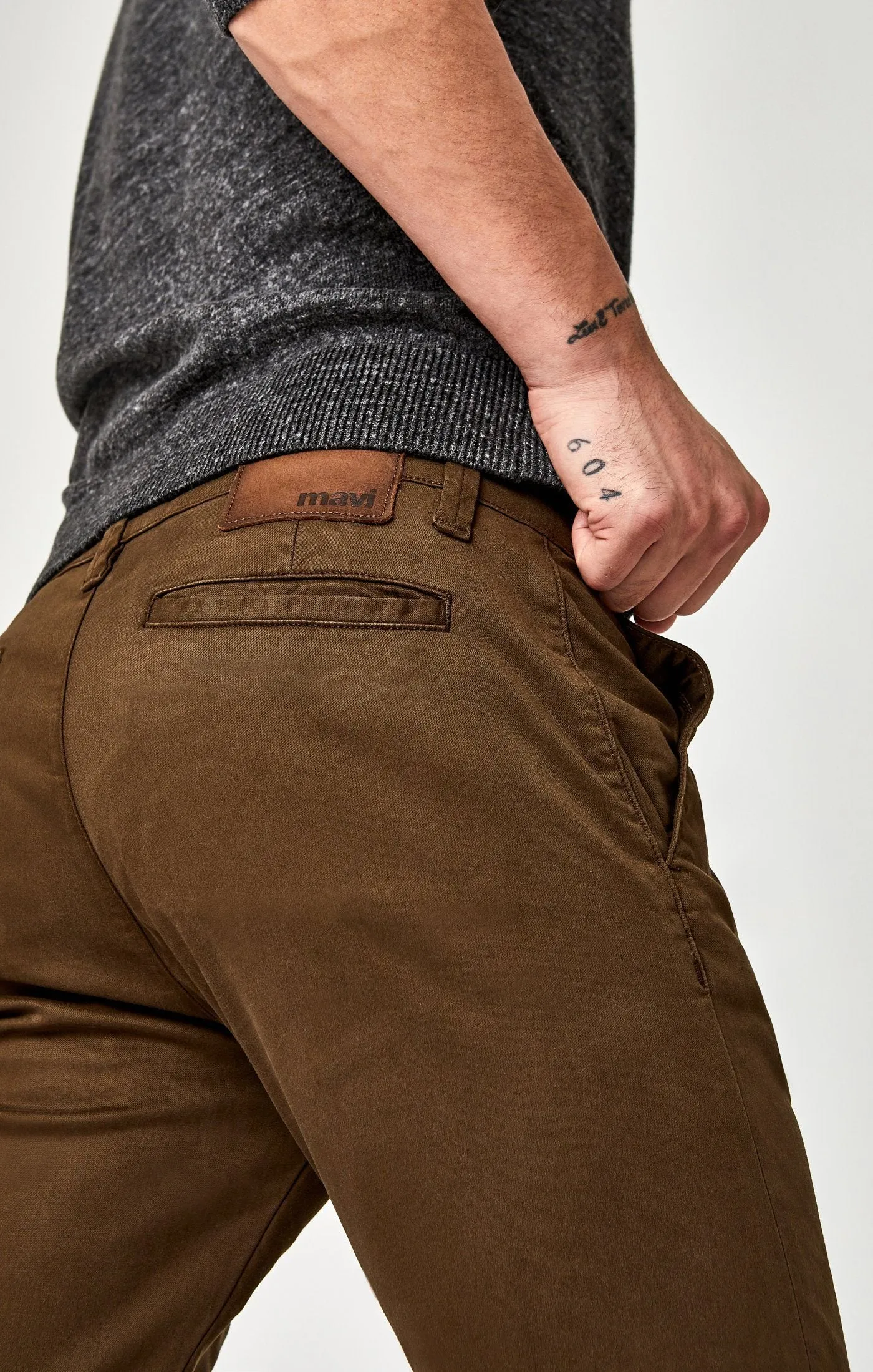 JOHNNY SLIM CHINO IN BROWN TWILL